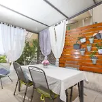 Apartment Maras *
