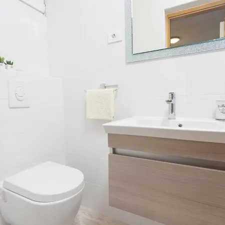 Maras アパート マカルスカ