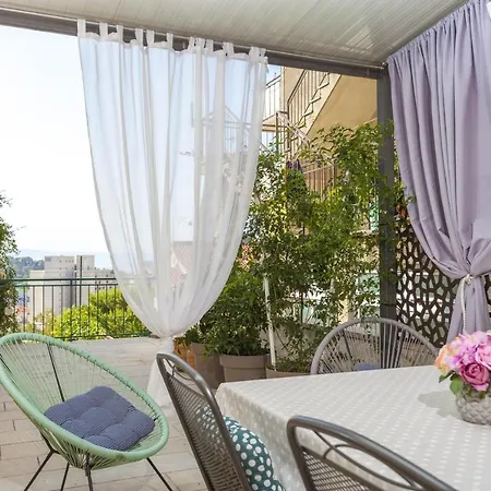 Maras Apartament *